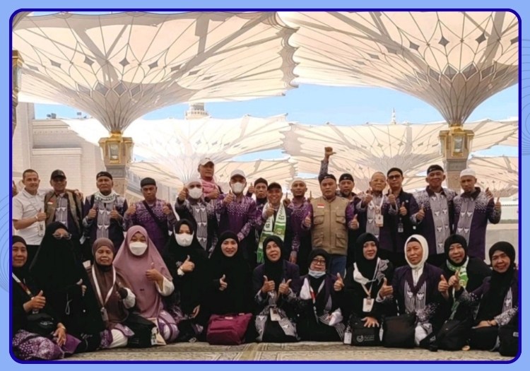 Didepan Masjid Nabawi